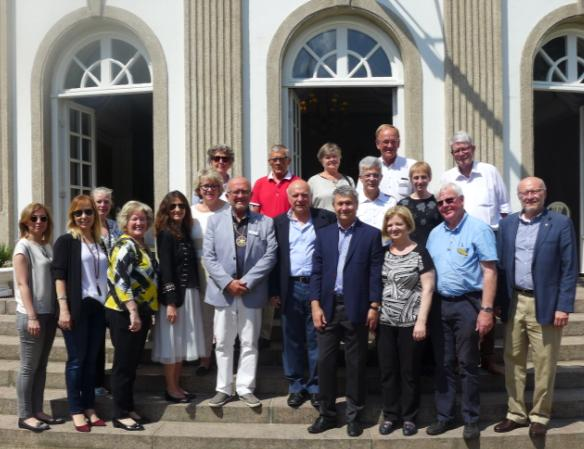 Uluslararası Rotary 2440. Bölge Rotaract Temsilciliği Güney Kore nin Seul kentinde düzenlenen Uluslararası Rotary Konvansiyonu ndan Dünya nın en iyi Rotaract projesi ödülünü aldı. UR 2440.