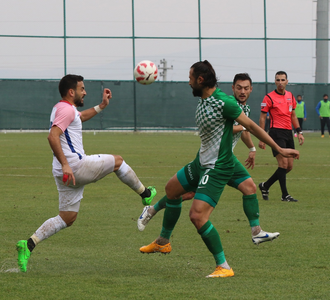 10 Manisa BBSK ikinci yarıya yenilgiyle başladı Manisa Büyükşehir Belediyespor, ligin ikinci devresinin ilk maçında İstanbul ekibi Halide Edip Adıvarspor u konuk etti.