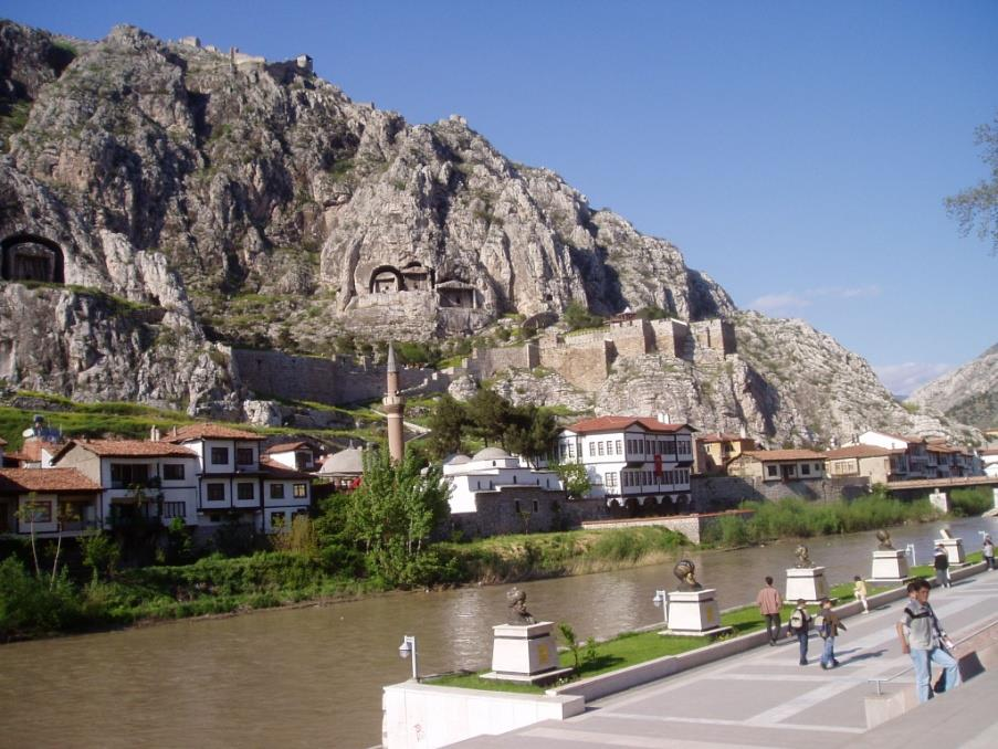 Amasya bir nehir boyu kentidir.