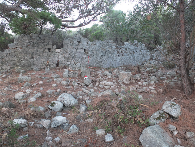 Phaselis Akropolis indeki Doğu Roma İmparatorluğu Dönemi Yerleşimine Ait Değerlendirmeler 125 bir plan tipidir 2.