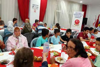 C Köstence Başkonolosu, Sn. Ali Bozçalışkan iftar sofralarına katıldılar. Köstence iftar sofrasına, Köstence Vali Yardımcıları, Sn. Levent Accoium ve Sn. Anefi Ersun, Cumpana Belediye Başkanı, Sn.