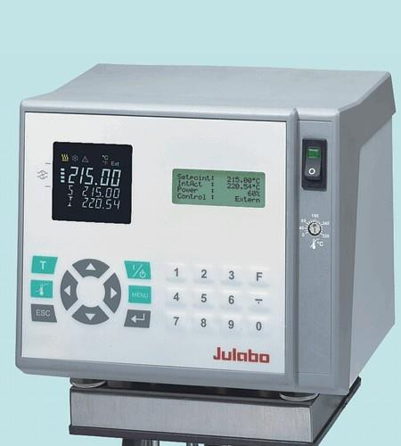 Deney Düzeneği Ege Üniversitesi Makina Mühendisliği Bölümü nde bulunan JULABO FK30-SL kalibrasyon banyosu kullanılarak sıcaklık değerlerinin  Şekil 1 de gösterilen kalibrasyon banyosu -30 C