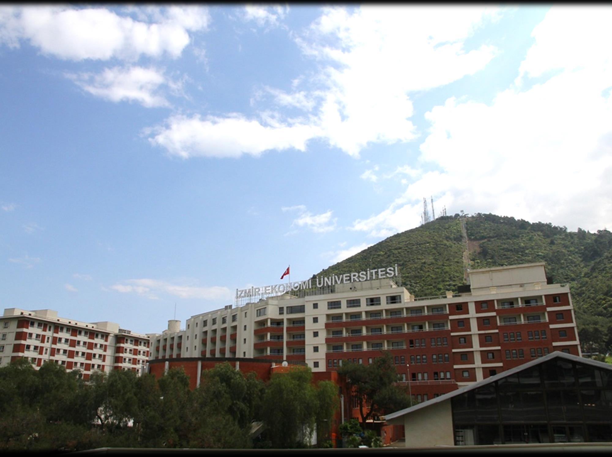 İzmir Ekonomi Üniversitesi