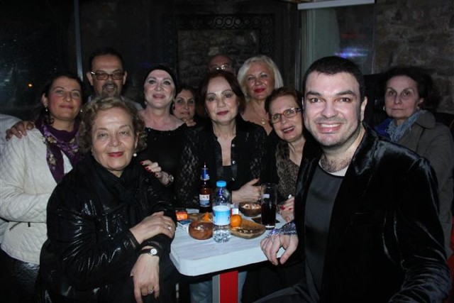 teması işlenir dedi. Konser sonrası sanatçı Kontratenor Nuri Harun Ateş hayranları, kendisiyle fotoğraf çektirmek için sıraya girdi.