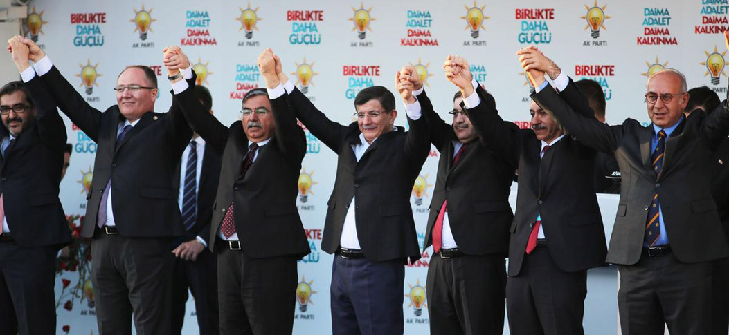 Milli iradeyi biz temsil ediyoruz Nisan 25, 2015-7:51:00 AK Parti Genel Başkanı ve Başbakan Ahmet Davutoğlu, "Başbakan Davutoğlu, "İrade-i milliyeyi biz temsil ediyoruz.