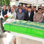 Tepecik Cami nde Cuma Namazı na müteakip kılınan cenaze namazının ardından Karaburgaz Mezarlığı nda defnedildi.