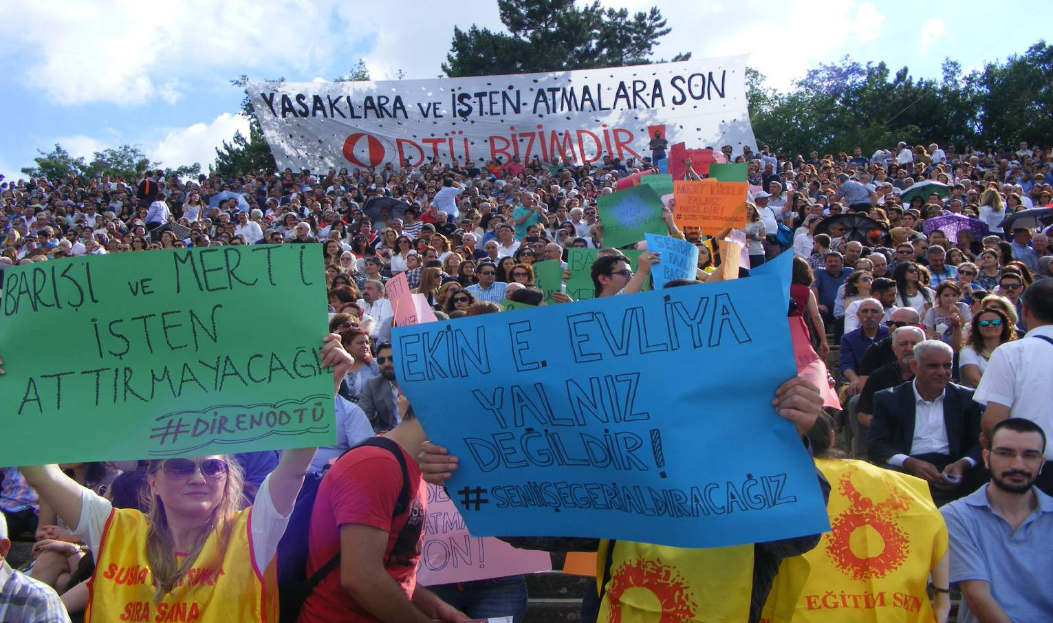 10 Temmuz 2015 / Sayı: 69 Eğitim Sen üyesi Mert Kükrer ve Barış Çelik in kamu görevinden çıkarılması talebiyle YÖK e sevk edilmesi üzerine ODTÜ emekçileri, Rektörlük önüne direniş çadırı kurdular.