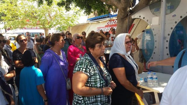 KOÇAK AİLESİNİN ACI GÜNÜ Bodrumlu sanatçı ressam Ali Koçak ın kızı Elif Koçak (43) geçirdiği hastalık sonucu hayatını kaybederek, bugün Kızılağaç ta toprağa verildi.