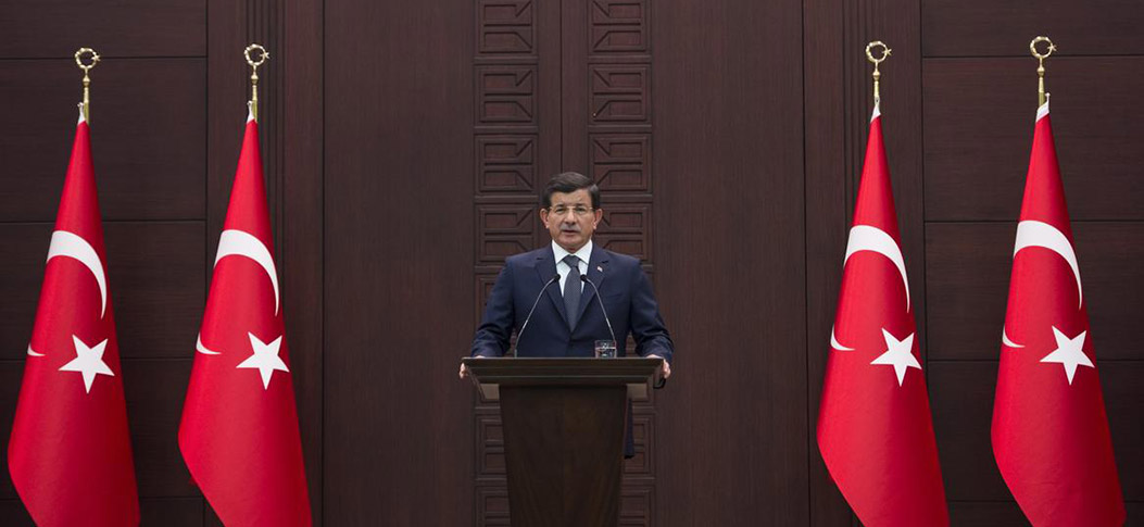 Halka tahriklere kapılmayın çağrısı Ekim 10, 2015-7:54:00 Başbakan Ahmet Davutoğlu, halka tahriklere kapılmaması, teröristlere karşı omuz omuza olunması çağrısında bulundu.
