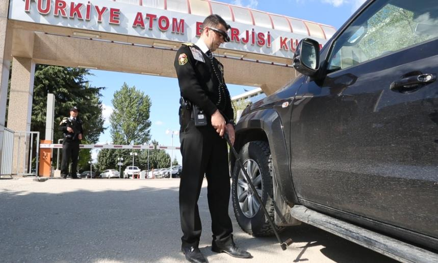 Fiziki Güvenlik Hizmetleri KADAK Güvenlik, 2007 yilindan beri %100 müşteri memnuniyeti ile güvenlik hizmeti vermektir.