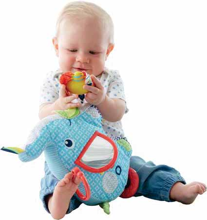 Oyun oynarken onu gözlemleyin Bebeğinizin gelişim seviyesine uyan oyuncaklar seçin.