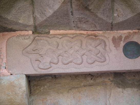 A-Çankırı Şifahanesi ndeki Figürlü Bezemeler: Çankırı şehrinin batısındaki Yenimahalle de, Taşmescit Caddesi nde bulunan şifahane, Arapça kitabesine göre, Anadolu Selçuklu sultanlarından Alaaddin
