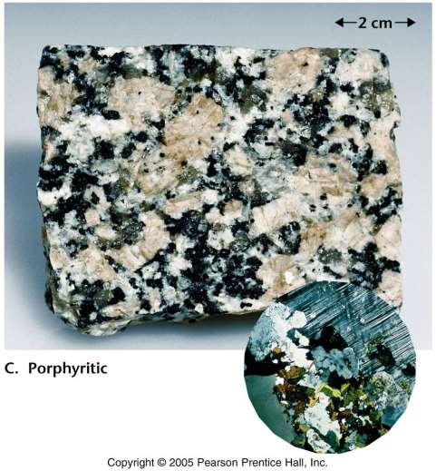 Mineraller farklı sıcaklıklarda oluşur İri kristaller (fenokristaller) küçük