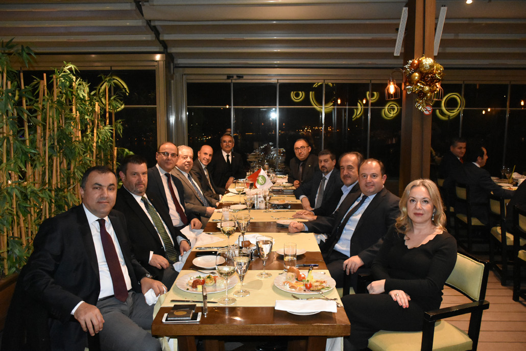 CVK Park Bosphorus Otel de düzenlenen akşam yemeğinde ambalaj sektörünün sivil toplum örgütlerinin yöneticileri bir araya geldiler.