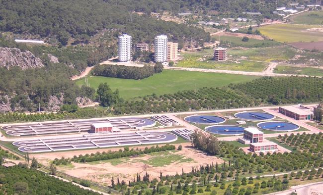 alınan ekonomik, sosyal, hukuki kararlara ışık tutacak simülasyon (benzetim) ve optimizasyon modelleridir. MATERYAL ve METOD Materyal Hurma Biyolojik arıtma tesisi, Antalya-Kemer karayolunun 16.