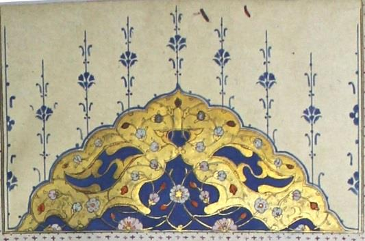 Yy ın ikinci yarısına ait olan eserde klasik dönemde zeminde kullanılan lacivert renk yerini tamamen altına bırakmış, motifler kabalaşmış ve renkler kısmende olsa değişime uğramıştır.