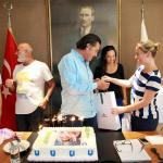 Dünyanın En Güzel Koyları Birliği Başkanı, Kocadon u ziyaret etti Dünyanın En güzel Koyları Birliği Başkanı Galip Gür, Bodrum Belediye Başkanı Mehmet Kocadon u ziyaret etti.