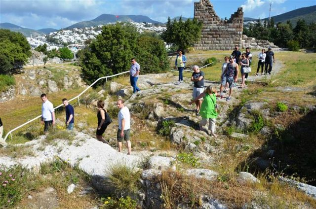 edilen yaklaşık 700 turizm seyahat gazetecisi ve medya yetkilileri, sosyal medya fenomeni ve