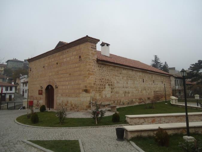 Tarihi Kastamonu Şehir İçi Hanlarının Ticari ve Kültürel Fonksiyonlar Bağlamında Değerlendirilmesi Şekil 4. Restorasyon sonrası Deve Hanı nın görünümü.