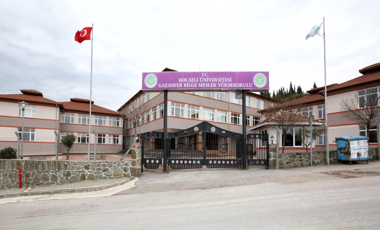Fiziksel Yapı Dereköy-Karamürsel Yerleşkesi Yerleşke İzmit e 40 km uzaklıkta yer alan Karamürsel İlçesi nde 10.953 m 2 arazi üzerine 10.905 m 2 kapalı alana sahiptir. Denizcilik Fakültesi, 2.