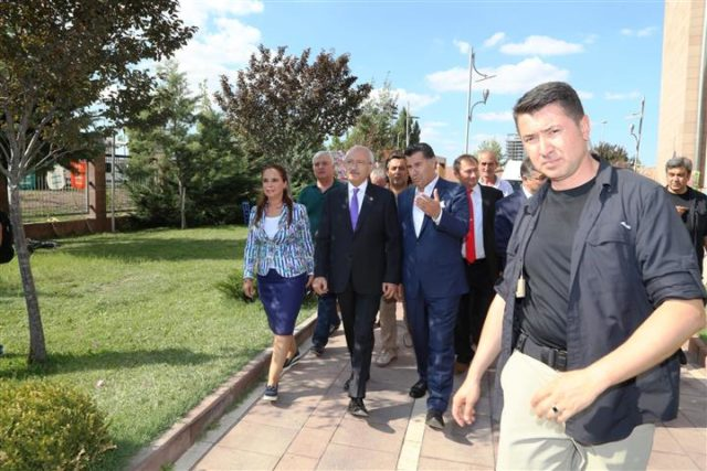 sonlandıran Genel Başkan Kılıçdaroğlu na, Bodrum un tanıtımına verdiği katkılar için ayrıca özel bir plaket