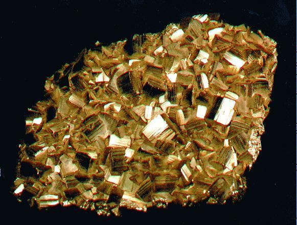 Toprakta Fe Yerkabuğunda % 5 dolayında bulunur, litosferde dördüncü sırada en bol bulunan bir elementtir.