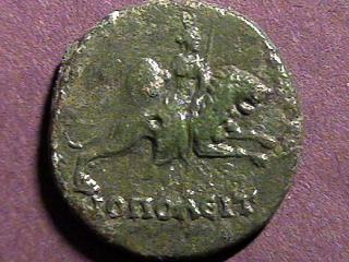 111 Kat. No: 27 Arka yüzde Kybele sağa doğru sürmekte olduğu aslan üzerindedir. Commodus Kat.