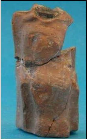 72 Tarih : İ.Ö. 6. yüzyılın sonu. Tanım : Adak Steli (Mermer). Tanrıça bir naiskos içinde tahtta oturur biçimde, kucağında iki aslan ile betimlenmiştir.