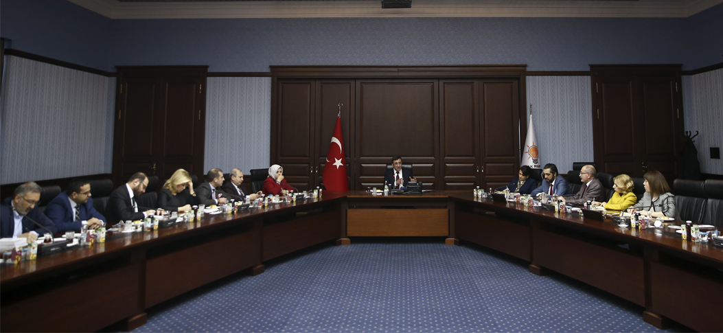 Ana muhalefet partisi paketin içeriğini gölgelemeye çalışıyor Şubat 20, 2017-6:26:00 Genel Başkan Yardımcısı Cevdet Yılmaz, parti genel merkezinde basın-yayın kuruluşlarının Ankara temsilcileriyle