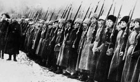 yeni kadın dünyası 1917 SOSYALİST EKİM DEVRİMİ VE KADINLARIN KURTULUŞU Bolşevikler, daha devrim öncesinde işçi ve emekçi kadın kitlelerini kendi saflarına çekebilmek için mücadele etmiş ve komünist