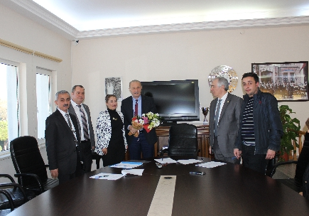 Deniz Atabay ve belediye yönetimine teşekkür eden Tüm Bel Sen Aydın Şube Başkanı Münir Ali Koç, Makul taleplerimizi olumlu karşılayarak yeni dönem için toplu iş sözleşmesi imzaladılar.