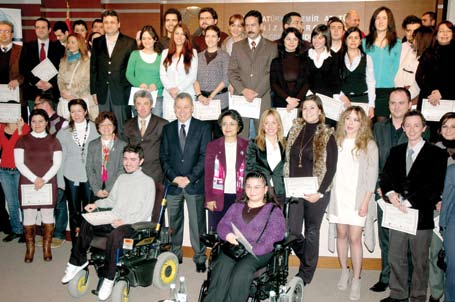 İbrahim AKKOYUNLU Ege Üniversitesi Devlet Türk Musikisi Konservatuarı ve Dokuz Eylül Üniversitesi Devlet Konservatuarı işbirliği ile Piyano Fantezisi: MIDI Bağlantılı Piyano ve Bilgisayar için