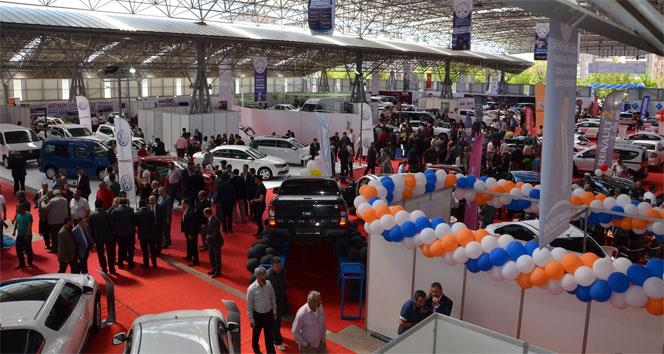 AKSARAY (AA) - Aksaray'da, otomobil, motosiklet, ticari araçlar ve yan sanayi fuarı düzenlenen törenle açıldı.
