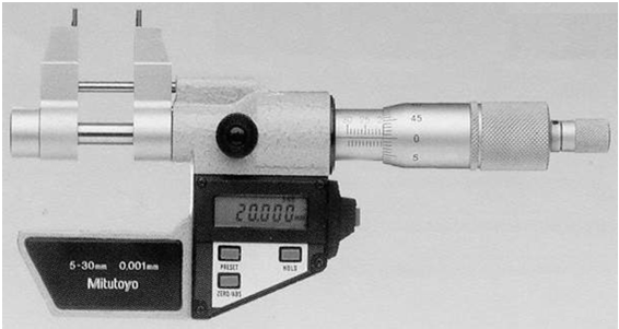 Küçük delik çaplarının (5 25 mm ) ölçülmesinde kumpas tipi iç çap mikrometreleri kullanılır. Bu tip mikrometrelerin okuma hassasiyetleri 0,01 mm dir.