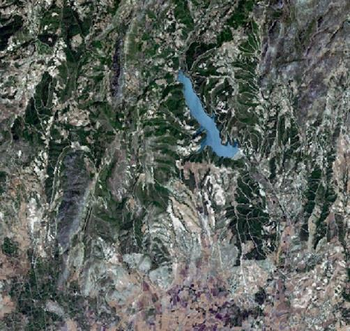 Landsat Landsat 7 ETM+ Uydu Görüntüsündeki Bantlar ve Özellikleri: TM1 (Mavi): Mavi renge, su yüzeylerine, nemli alanlara hassastır. TM2 (Yeşil): Yeşil renge, yeşil renkli bitkilere hassastır.