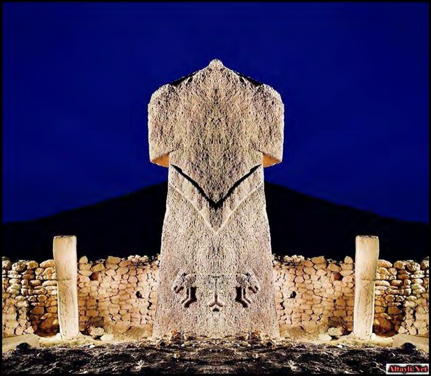 DÜNYANIN ÇÖZEMEDİĞİ GİZEM: GÖBEKLİ TEPE Her şey, 1983 yılının sıradan bir gününde tarlasını karasabanla sürmekte olan bir çiftçinin, toprak altında bulduğu oymalı taş ile başladı!