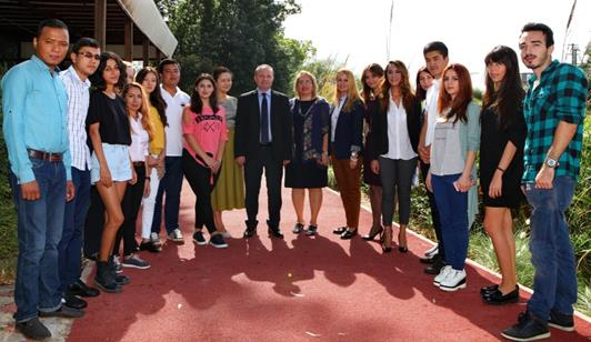 Fakültesi, Edebiyat Fakültesi ve Güzel Sanatlar Enstitüsü nde öğrenim gördüler.