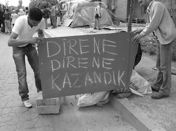 117 gün boyunca sendikasızlaştırma saldırısına ve sendika bürokrasisine karşı direnen Gürsaş işçilerinden Özhan Korkmaz ile konuştuk Örgütlü ve bir olduğumuz zaman bizi hiçbir kuvvet yenemez!
