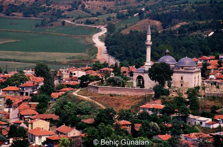 Gezi kapsamında ziyaret etme imkânımız olmayan camilerden birisi de Muradiye Camisidir. Muradiye Camisi Muradiye Mahallesinde, Sarayiçine egemen bir tepeye Sultan II.Murat yaptırmıştır.