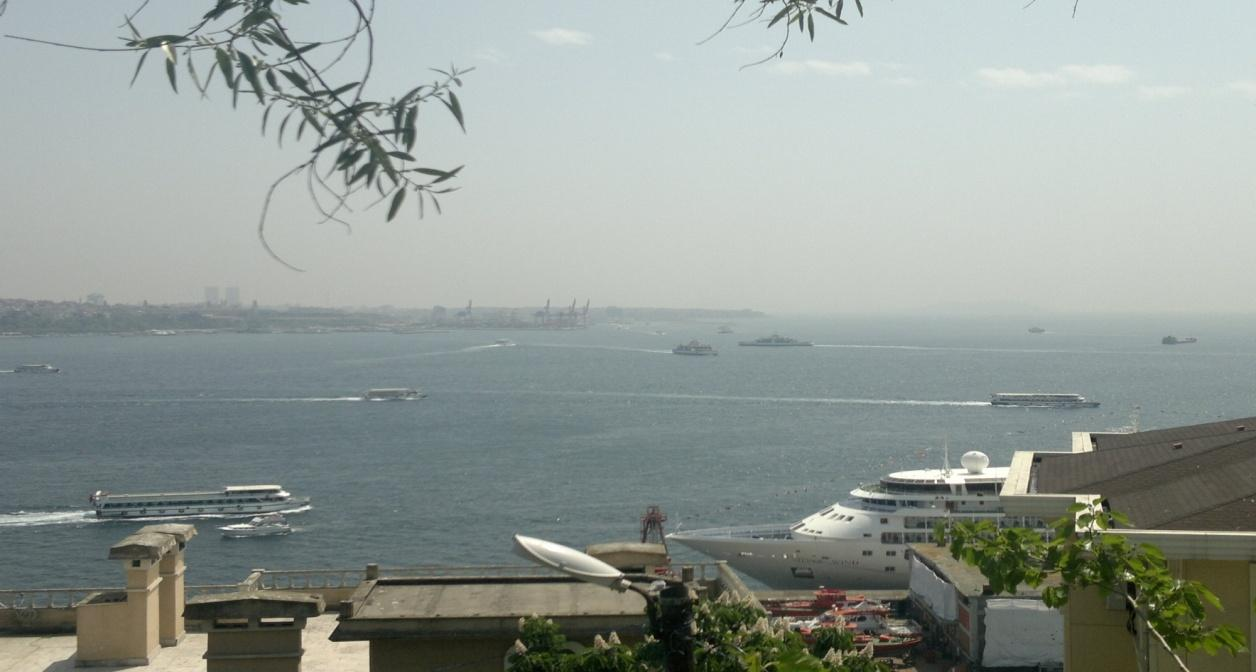 özel tekne, 3 adet restorant gemisi bulunmakta olup toplamda sayıları 2012 İstanbul Liman Başkanlığı gemi