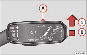 Lambalar ve görüş Yağmur sensörü* Şek. 103 Ön cam silecek kolu: yağmur sensörünün ayarlanması A Şek.