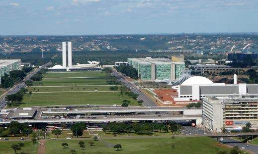 Brasilia Katedrali Brasilia, Brezilya, 1956-1960 Hiperbolik şekle sahip bu betonarme katedral, devasa eksen üzerinde yer alan, hem yapısal hem de sembolik olan on altı kirişiyle bir kraliyet tacına