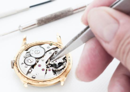 Mağazalarımız Teknik Servis Anlayışımız Temsilciliğini yaptığı markalar ile ilgili kararlarında seçkinliği hedef alan Saat&Saat, müşteri