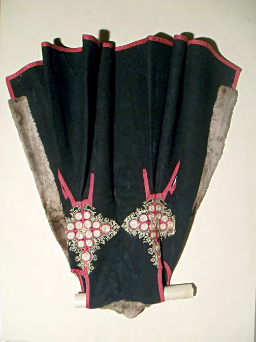 CÜBBE - XIX. yüzyılın sonu ve XX. yüzyıl başlarında, Yukarı Prespa Üst giyim, diğer dış giyim üzerine giyilen giysi ve gelin kıyafetlerini bütünleyici elbise olarak temsil eder.