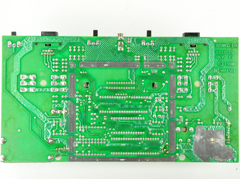 edilmiş) MOS teknolojisi 6532 RIOT (Rockwell tarafından imal edilmiş) MOS Technology 6507 CPU