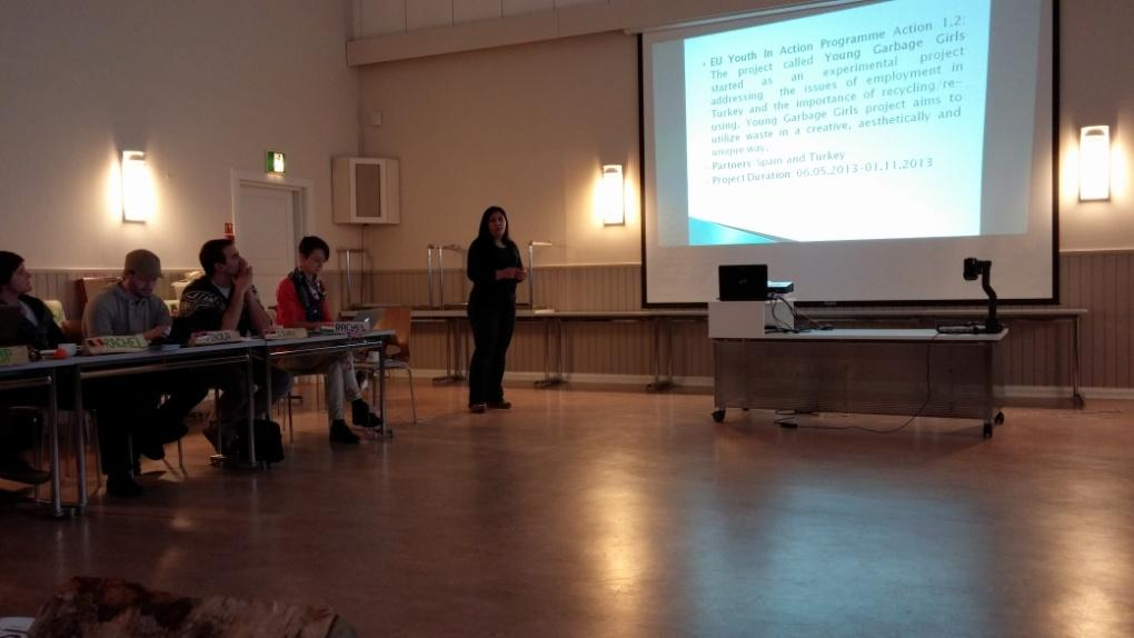 Şubat 2014 5th Avrupa Gençlik Merkezleri Platformu 4-5 Şubat 2014 tarihleri arasında Finlandiya nın Kokkola şehrinde gerçekleştirilmiş olup Eğitim Danışmanı Rabia Vezne toplantıda Merkezimizi temsil