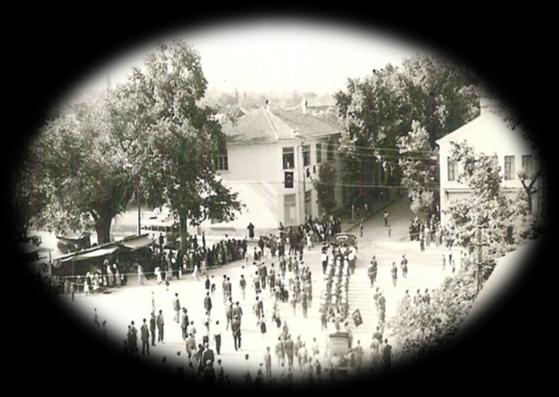 1893 yılında ise Bursa iline bağlı ilçe merkezi olmuş ve 1913 yılında Orhangazi adını almıştır.