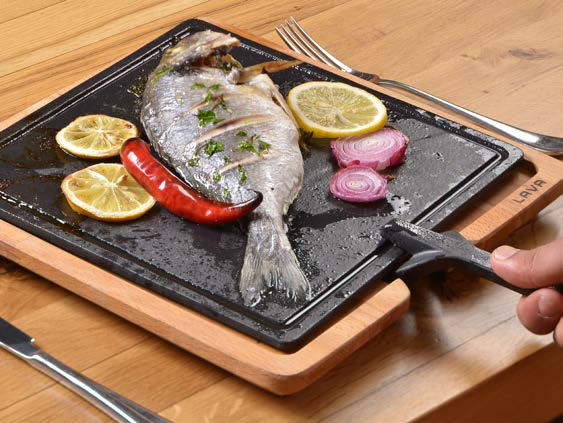 Combinations: IROKO WOODEN PLATTER & CAST IRON HOT PLATE Kombinasyon: IROKO AHŞAP ALTLIK & DÖKÜM DEMİR HOT PLATE 55 LV HRC HP 2233 AS 258 IR 22 x 33 cm 1-2 3,61 kg Description: Wooden and Cast Iron