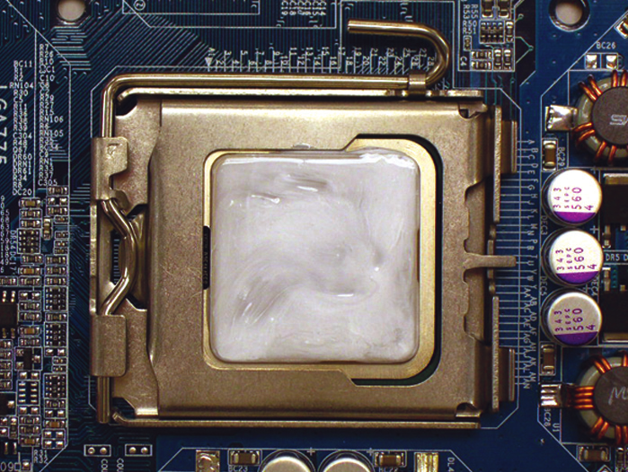 ) Erkek Basma Pini üzerindeki Ok İşareti Erkek Basma Pin Üst Basma Pini Dişi Basma Pini Adım : Monte edilen CPU nun üstte