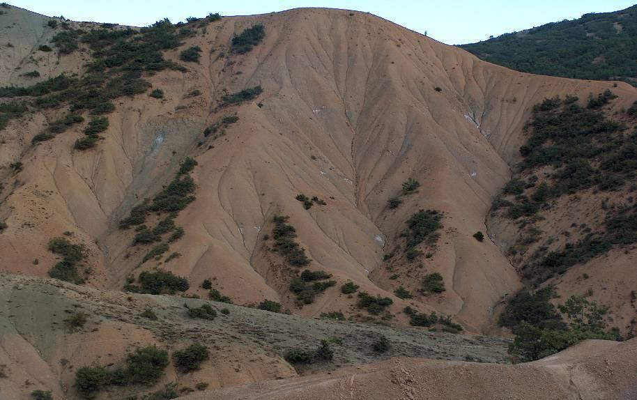 SU EROZYONUNA ETKİ EDEN FAKTÖRLER TOPOGRAFYA : Yamacın eğimi ve uzunluğu erozyonda önemlidir.